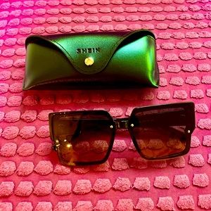 Retro Black Sunglasses